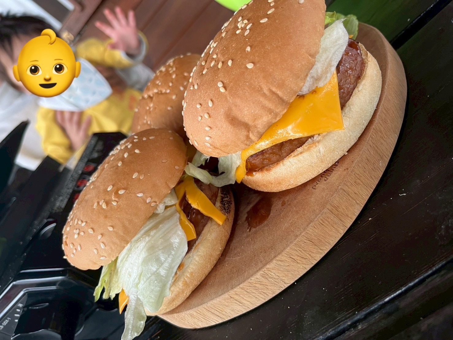 キャンプで作ったハンバーガー